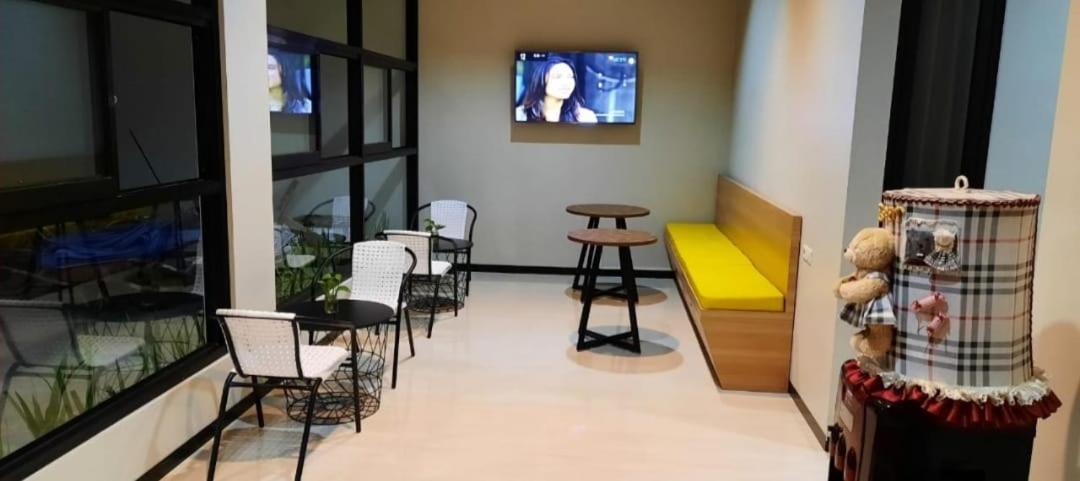 Phoenix Guest House Surabaya Eksteriør bilde